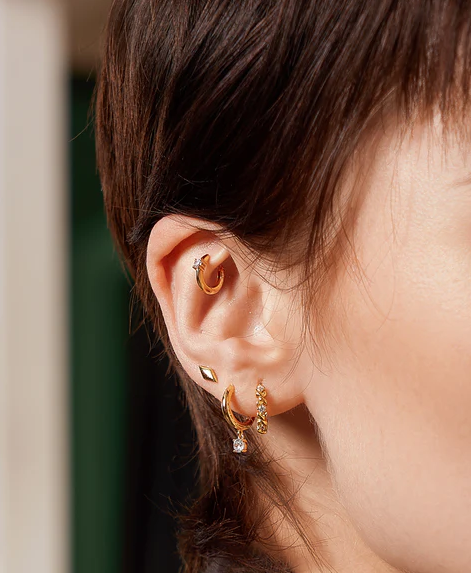 Gold Drop Solitaire Huggies