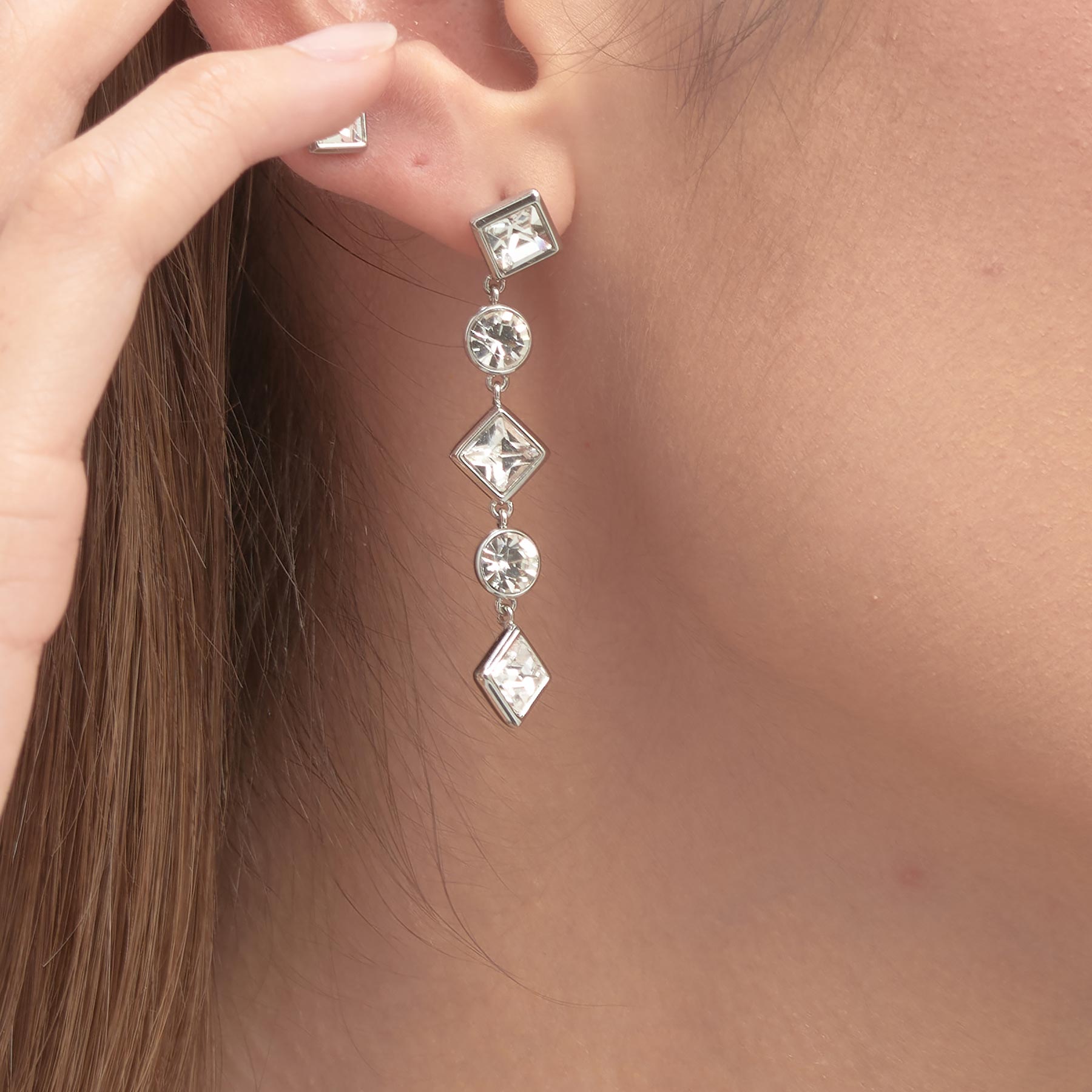 Emphasis Dangle Crystal Earrings