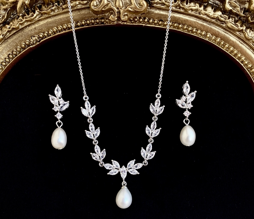 Pearl &amp; Leaf Crystal Necklace