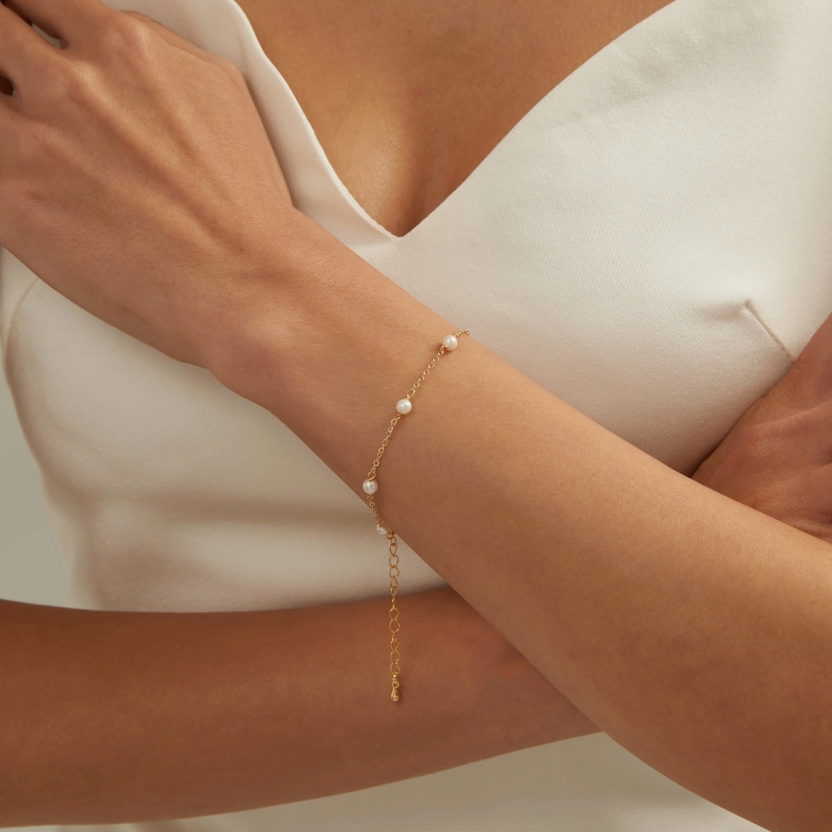 Gold Dainty Freshwater Pearl Bracelet
