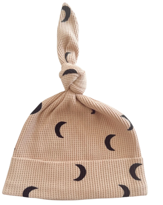 Waffle Knot Beanie - Black/Tan Moon