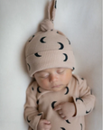 Waffle Knot Beanie - Black/Tan Moon