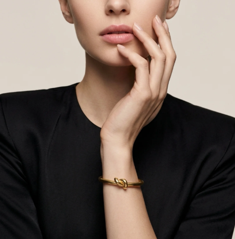 GOLD NOA KNOT BANGLE