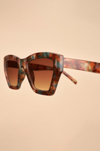 Load image into Gallery viewer, Arwen Ocean Tortoiseshell Sunglasses