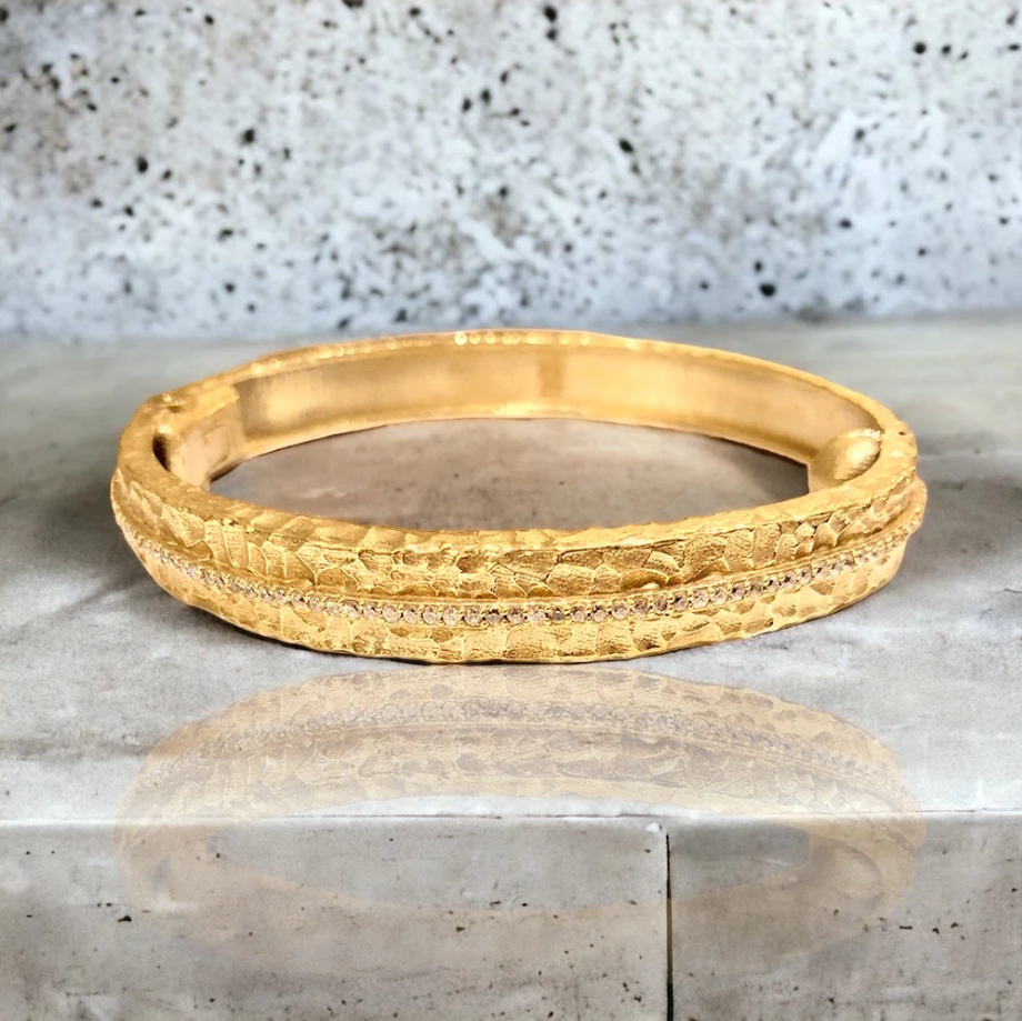 Gold Egy Crystal Line Bangle