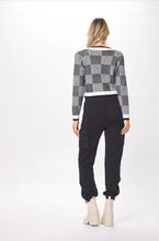 Cargar imagen en el visor de la galería, Black &amp; Cream Knit Checkered Cardigan