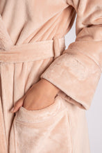 Cargar imagen en el visor de la galería, Blush Luxe Plush Robe